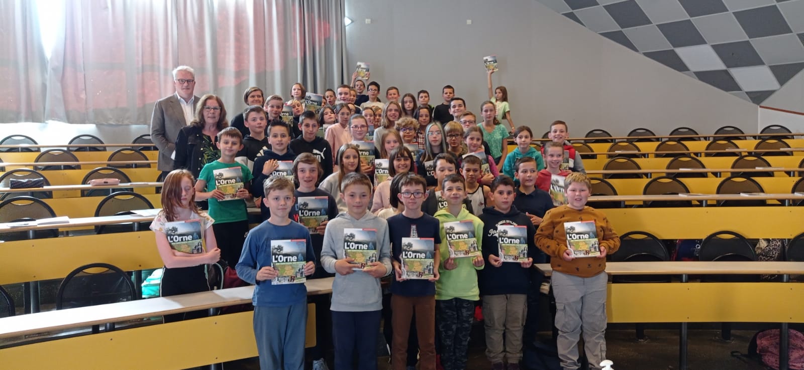 Remise des livres du conseil départemental aux 6èmes - Collège Roger